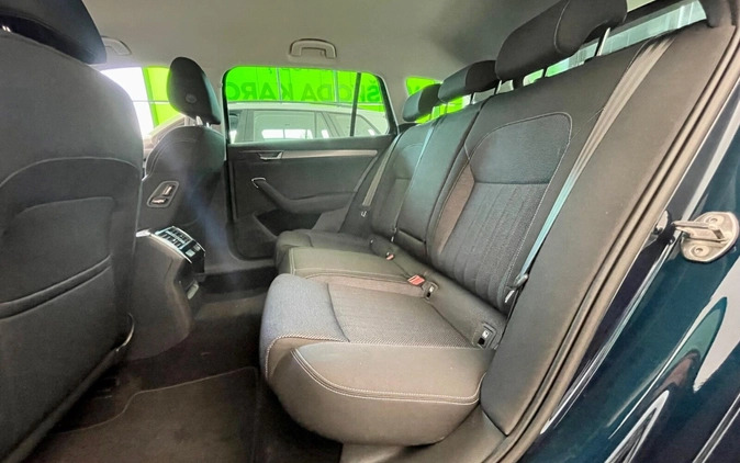 Skoda Superb cena 173490 przebieg: 4, rok produkcji 2024 z Pajęczno małe 79